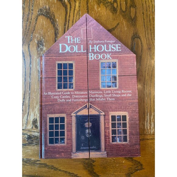 The Doll House Book Illustrated Guide to miniatures by Stephanie Finnegan - Picture 1 of 6